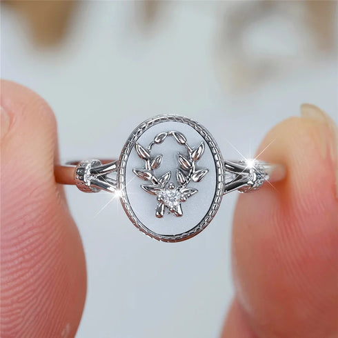 Vintage White Enamel Oval Ring – Leaf Plant Design