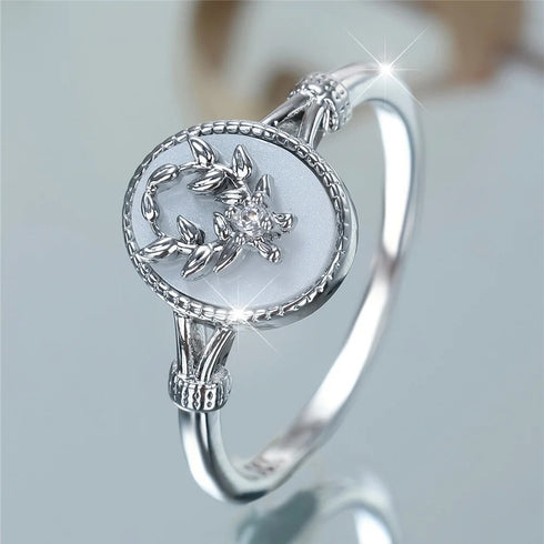 Vintage White Enamel Oval Ring – Leaf Plant Design